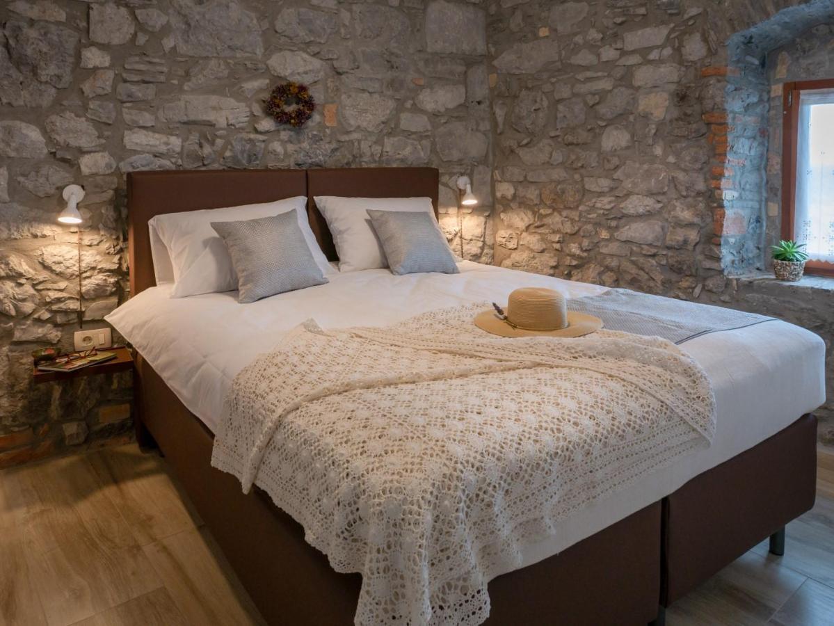 Apartmaji In Sobe Odlicna Hisa Stanjel Bagian luar foto