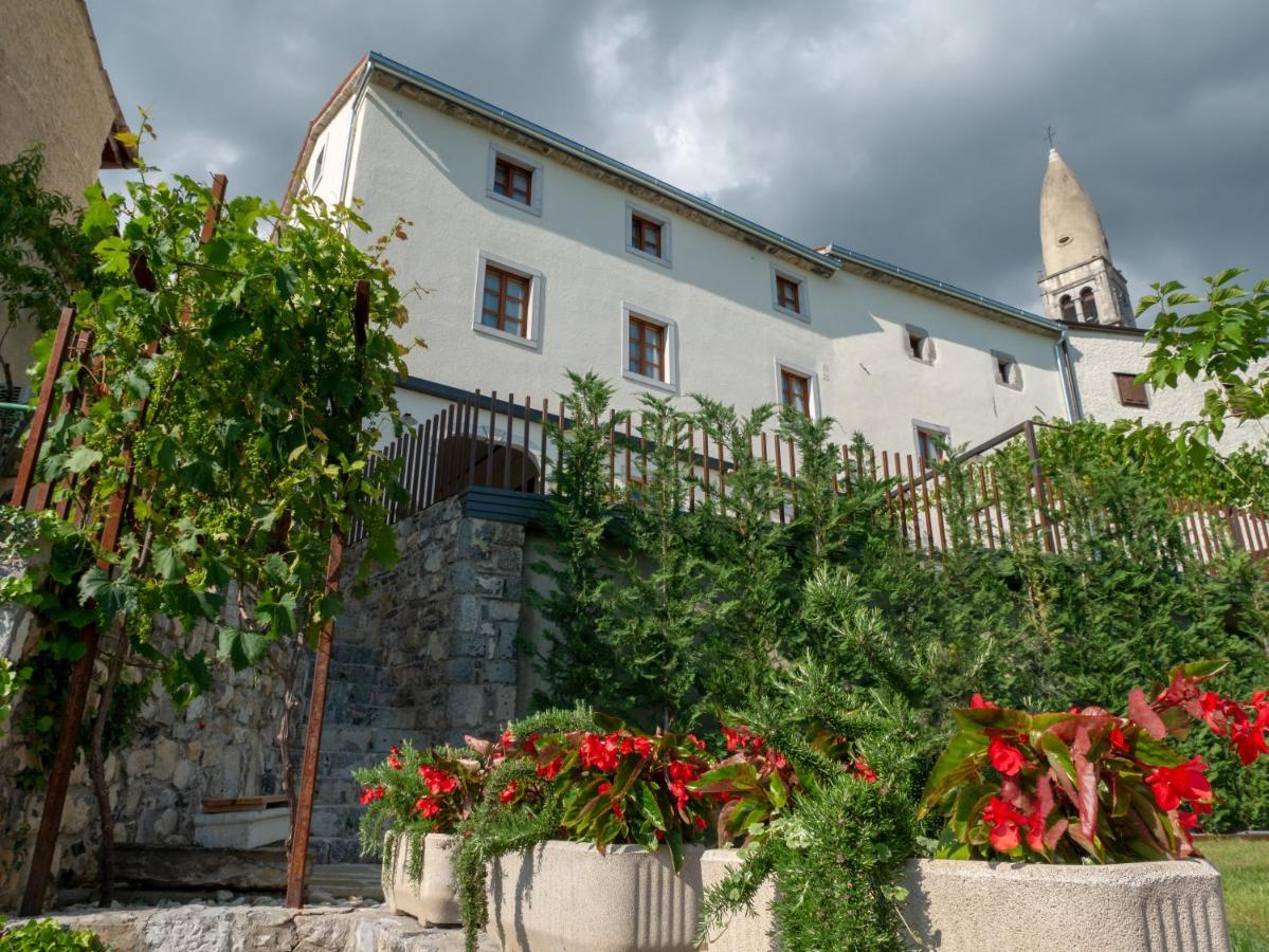 Apartmaji In Sobe Odlicna Hisa Stanjel Bagian luar foto