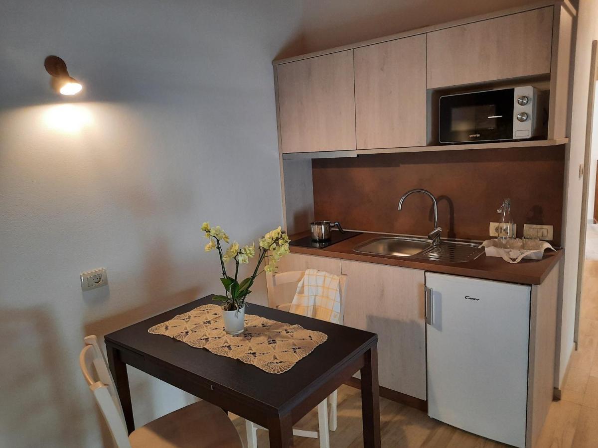 Apartmaji In Sobe Odlicna Hisa Stanjel Bagian luar foto