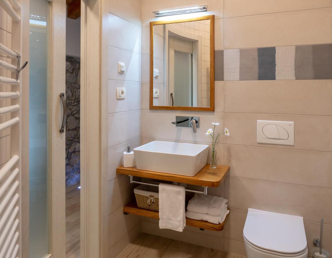 Apartmaji In Sobe Odlicna Hisa Stanjel Bagian luar foto