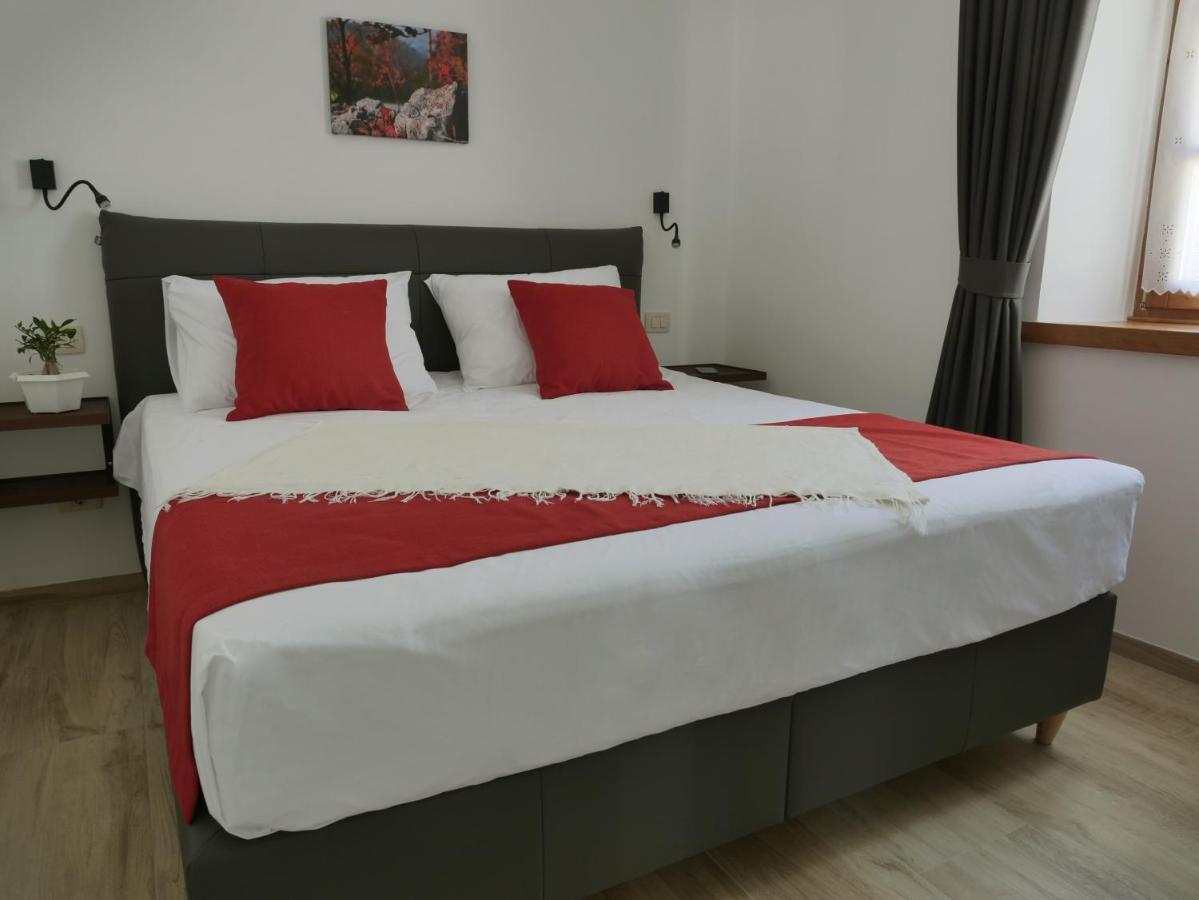 Apartmaji In Sobe Odlicna Hisa Stanjel Bagian luar foto