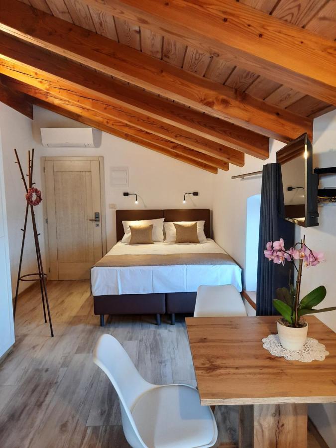 Apartmaji In Sobe Odlicna Hisa Stanjel Bagian luar foto