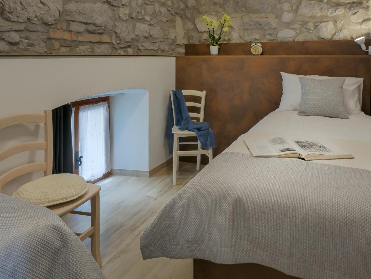 Apartmaji In Sobe Odlicna Hisa Stanjel Bagian luar foto