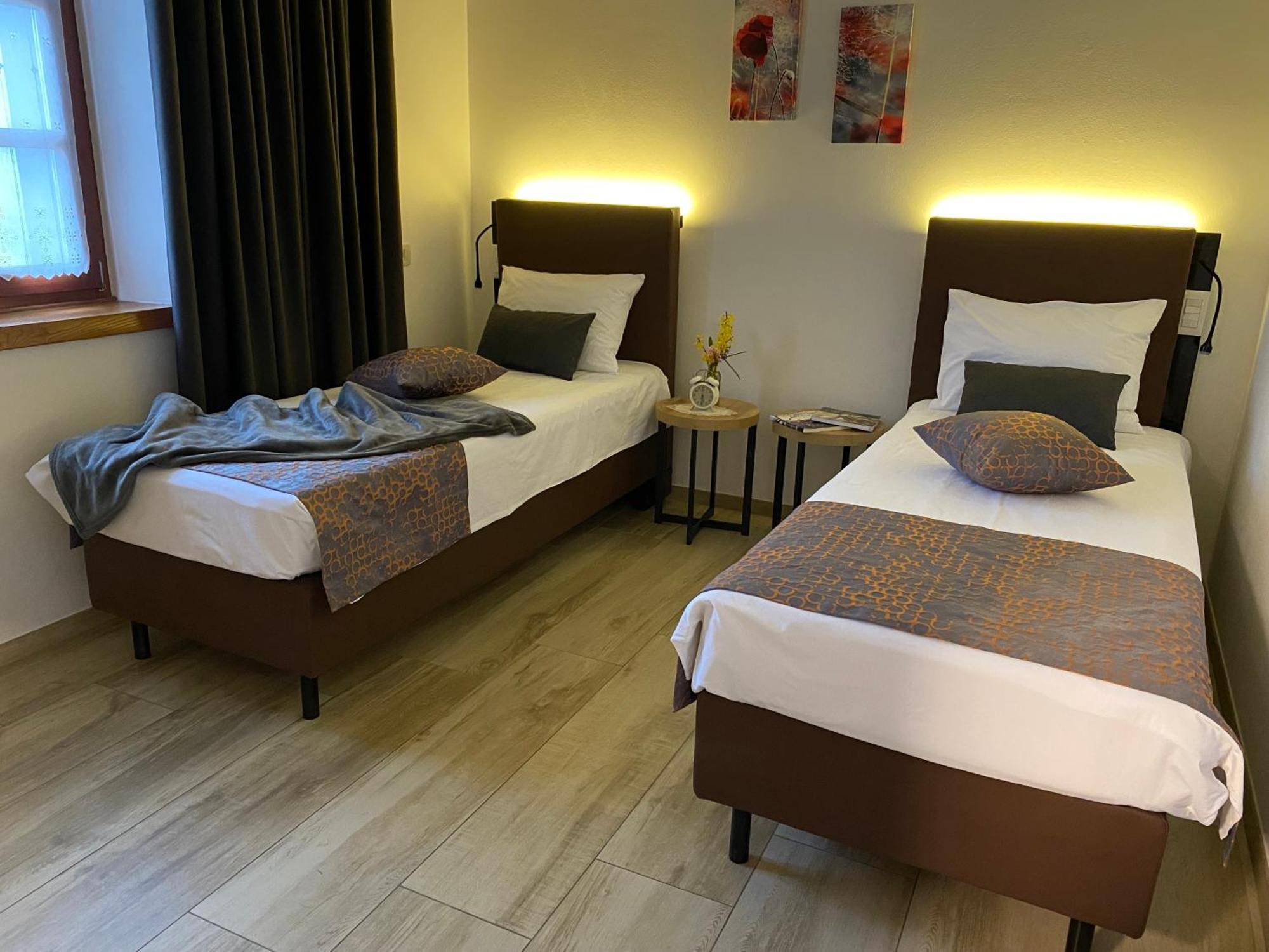 Apartmaji In Sobe Odlicna Hisa Stanjel Bagian luar foto